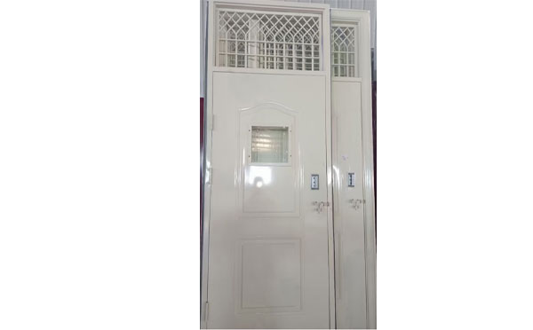 北泉镇学校教室门