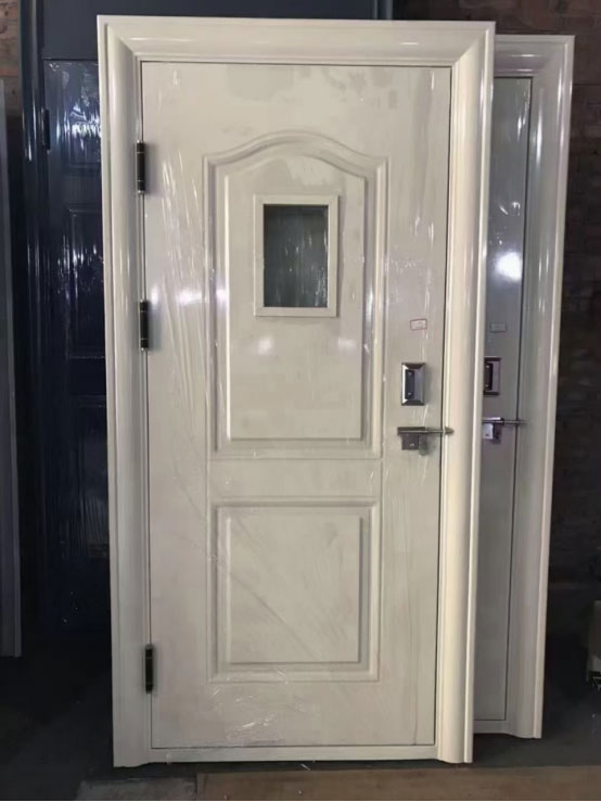 北泉镇学校教室门