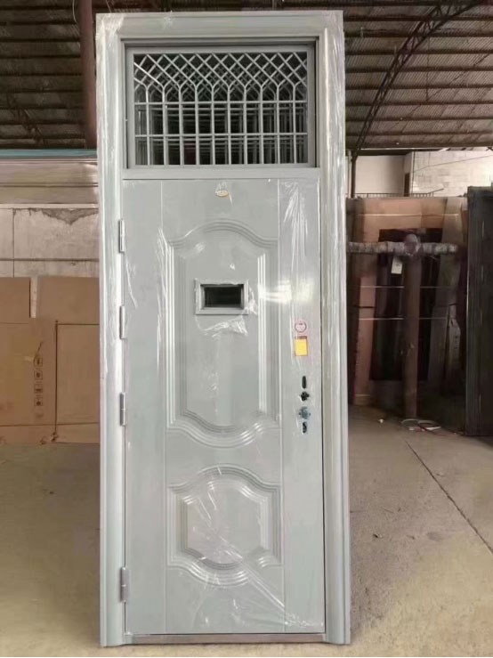 北泉镇学校教室门