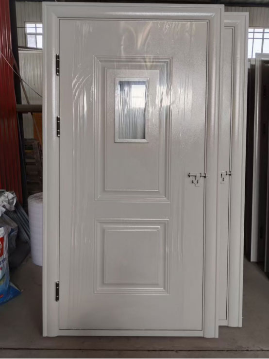 北泉镇学校教室门