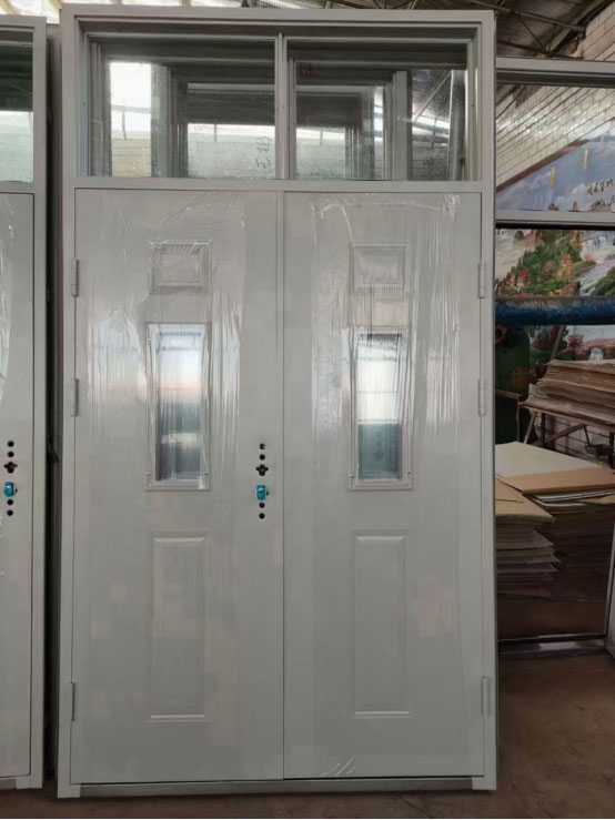 北泉镇学校教室门